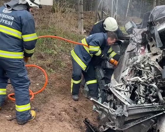فيديو.. حادث سير مروع كاد يؤدي لكارثة صورة رقم 3