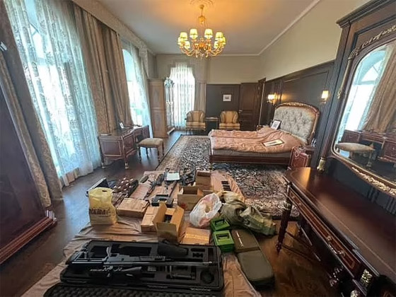 رؤوس مقطوعة وتمساح محشو.. خفايا مداهمة قصر قائد فاغنر الفاخر صورة رقم 6