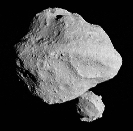 مفاجأة علمية.. مركبة فضائية ذهبت لتستكشف كويكبا فاكتشفت قمرا صغيرا صورة رقم 1