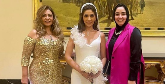 فيديو: ليلى علوي تذرف دموع الفرح في حفل زفاف ابنة شقيقتها صورة رقم 2