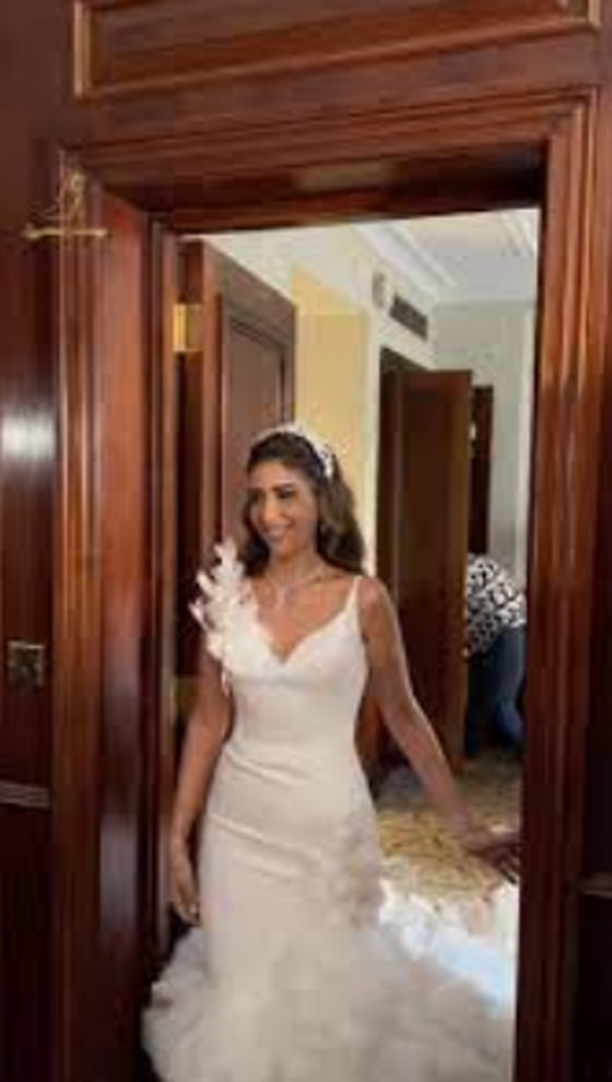 فيديو: ليلى علوي تذرف دموع الفرح في حفل زفاف ابنة شقيقتها صورة رقم 9