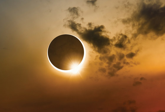 كيف يحدث كسوف الشمس.. فيديو مذهل للحظات تغرق الكوكب في الظلام صورة رقم 10