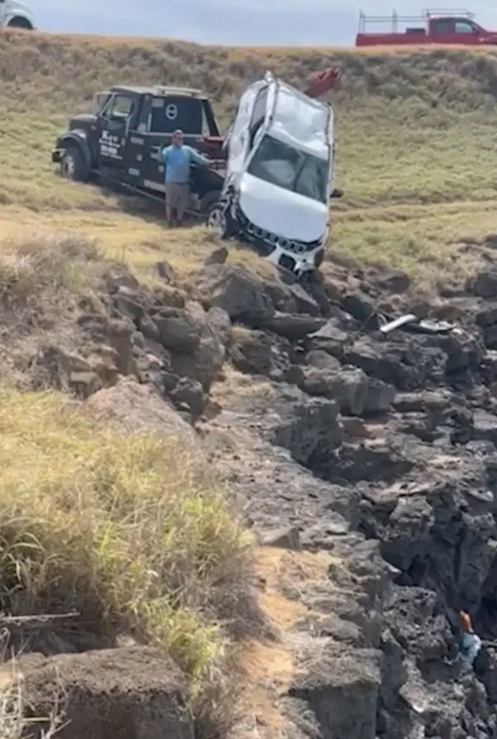 حاول التقاط صورة للغروب فسقط بأسوأ منحدر.. سائح ينجو من الموت بأعجوبة بهاواي صورة رقم 5