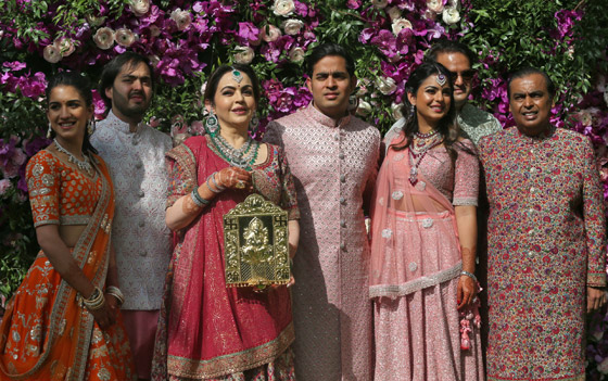 رقم خيالي: 9 مليون دولار أجر ريهانا بحفل زفاف أسطوري لنجل أغنى رجل في آسيا صورة رقم 11 رقم خيالي: 9 مليون دولار أجر ريهانا بحفل زفاف أسطوري لنجل أغنى رجل في آسيا صورة رقم 11