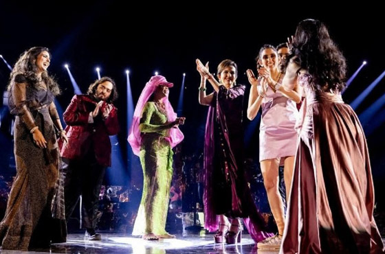 رقم خيالي: 9 مليون دولار أجر ريهانا بحفل زفاف أسطوري لنجل أغنى رجل في آسيا صورة رقم 13 رقم خيالي: 9 مليون دولار أجر ريهانا بحفل زفاف أسطوري لنجل أغنى رجل في آسيا صورة رقم 13