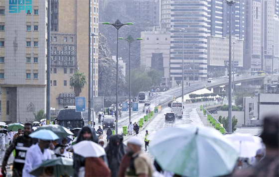 فيديو: هطول أمطار على المسجد الحرام ومشعر منى وسط موجة حر قياسية صورة رقم 11