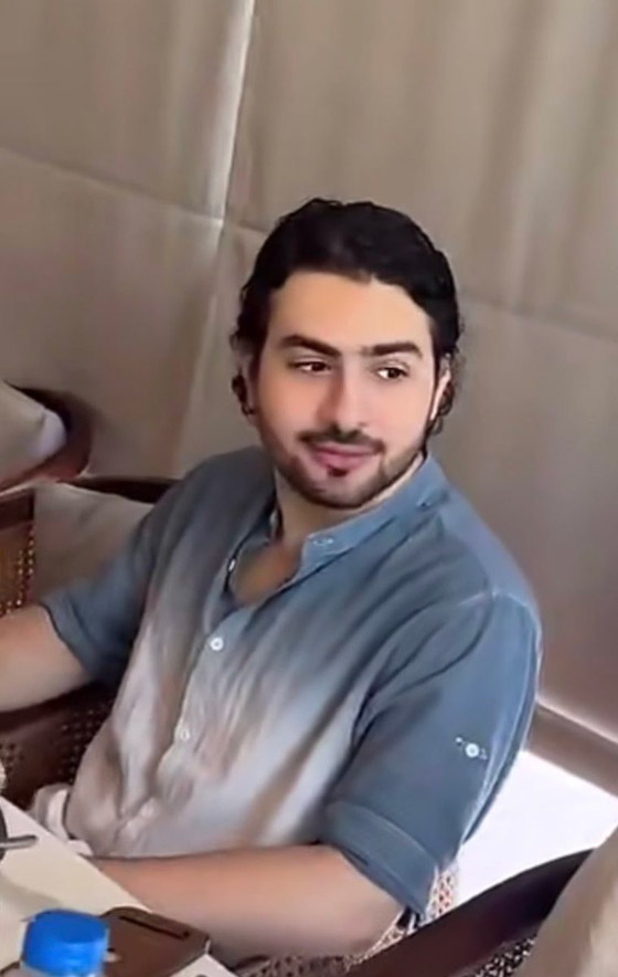 ورد تيم حسن يفاجئ الجمهور بأحدث ظهور له.. نسخة عن والده صورة رقم 2