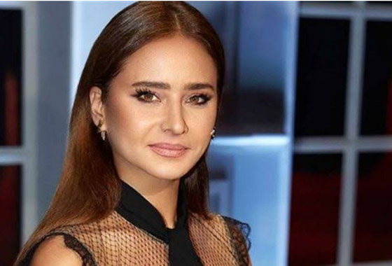 نيللي كريم: احب واحترم كريم عبد العزيز وأنا شخصية مزاجية! فيديو صورة رقم 7