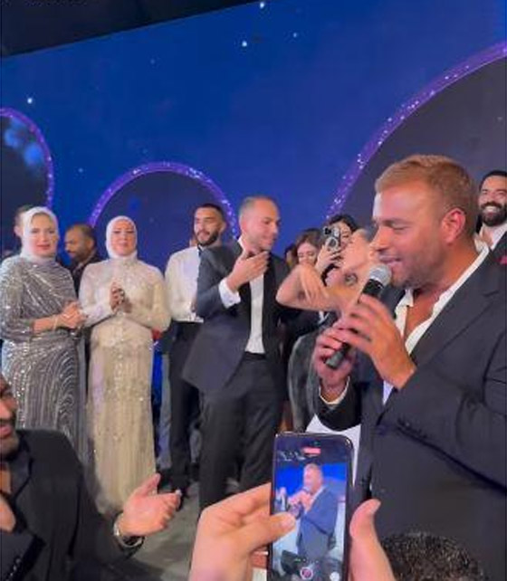 ديو تامر حسني ورامي صبري بحفل زفاف نجل منتج شهير يشعل الأجواء صورة رقم 3