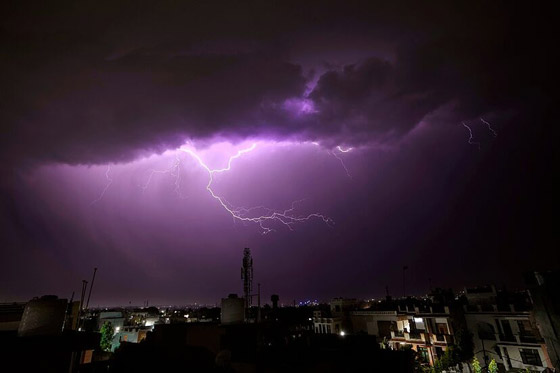 العالم يستقبل 2025.. ويطوي عاما غضبت فيه الطبيعة وعصفت الكوارث بالأرض صورة رقم 8