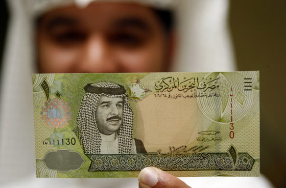 تعرفوا إلى أقوى 10 عملات في العالم.. دول عربية تتصدر القائمة صورة رقم 2