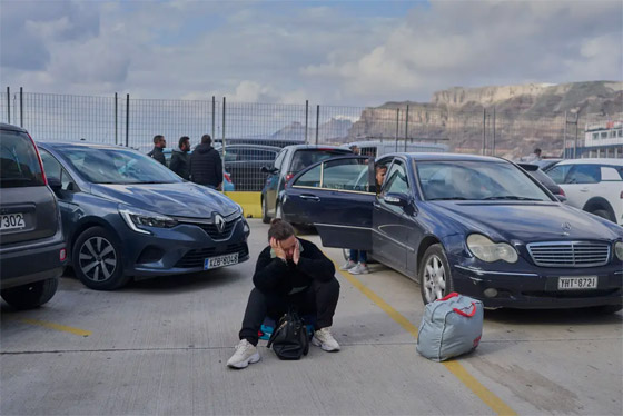 الهزات الغامضة مستمرة في جزيرة سانتوريني.. وثلثا سكانها فروا صورة رقم 9