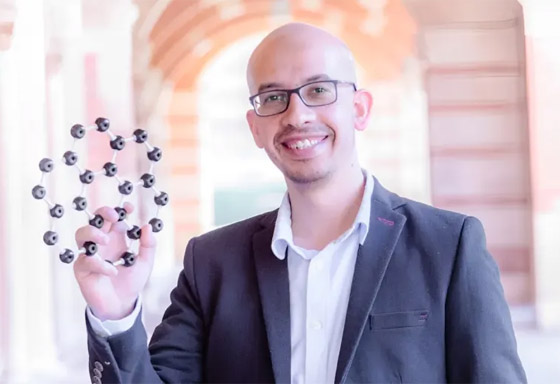 طبيب مصري خريج جامعة القاهرة ضمن أكثر 10 قادة تأثيرا لعام 2025 صورة رقم 4