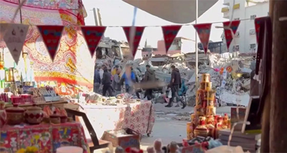 إفطار وسط الركام.. فلسطينيون يحتفلون بأول أيام رمضان بمائدة جماعية صورة رقم 8