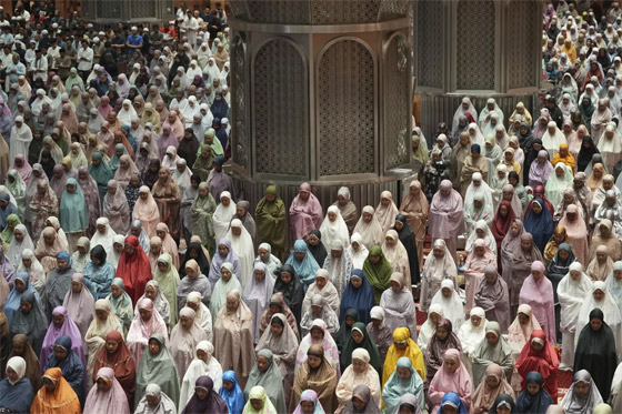 بالصور: كيف استقبل العالم شهر رمضان المبارك..؟ صورة رقم 3