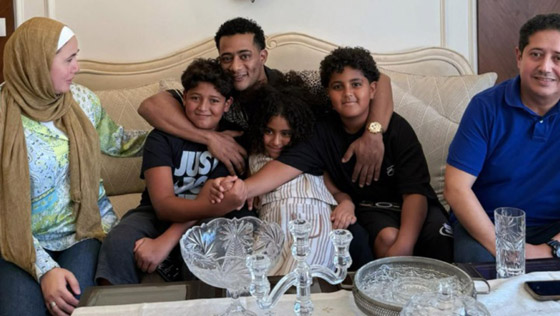 محمد رمضان ينقذ ابنه (علي) ويتصالح مع أسرة الطفل المشتكي.. ماذا قال والد المعتدى عليه؟ صورة رقم 1