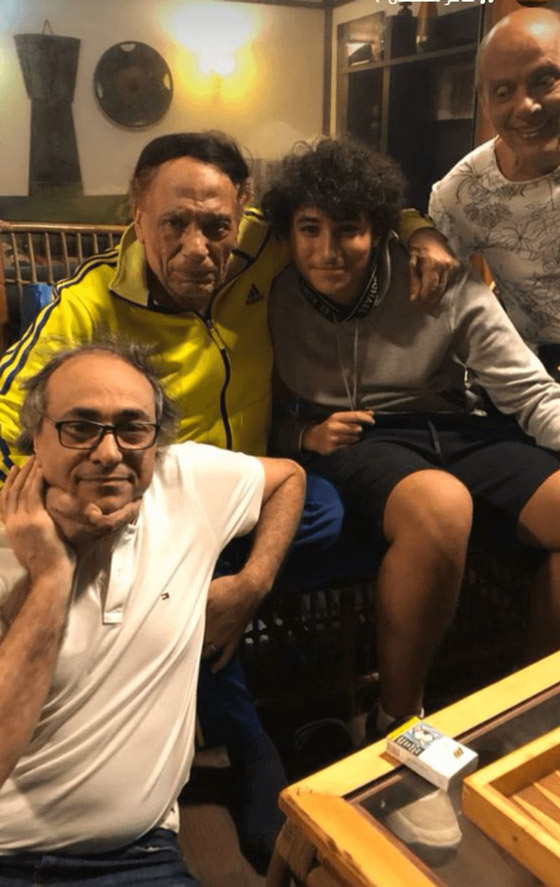 احدث صورة للزعيم عادل إمام بعد غياب طويل يُشعل مواقع التواصل..  صورة رقم 2 احدث صورة للزعيم عادل إمام بعد غياب طويل يُشعل مواقع التواصل..  صورة رقم 2