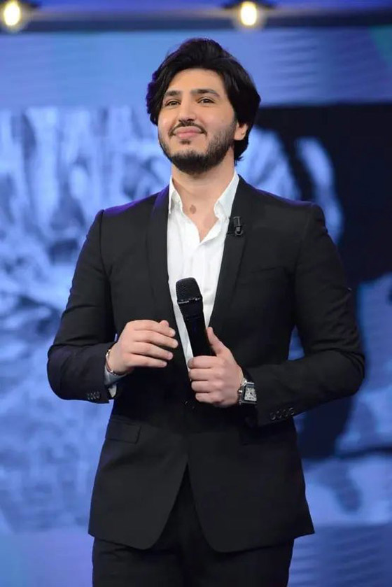 لماذا يرتدي محمد فضل شاكر النظارات السوداء في حفلاته؟ اليكم السر! صورة رقم 4 لماذا يرتدي محمد فضل شاكر النظارات السوداء في حفلاته؟ اليكم السر! صورة رقم 4