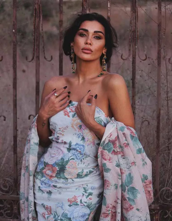 نادين الراسي تثير الاعجاب والتساؤلات: فستان أنيق ورسالة غامضة صورة رقم 6