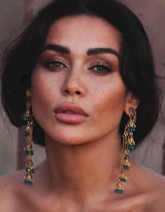 نادين الراسي تثير الاعجاب والتساؤلات: فستان أنيق ورسالة غامضة صورة رقم 5