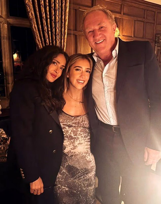 النجمة المكسيكية اللبنانية الأصل سلمى حايك تحتفل بأجواء ملكية مع ابنتها فالنتينا بعيد ميلادها الـ18 صورة رقم 1 النجمة المكسيكية اللبنانية الأصل سلمى حايك تحتفل بأجواء ملكية مع ابنتها فالنتينا بعيد ميلادها الـ18 صورة رقم 1