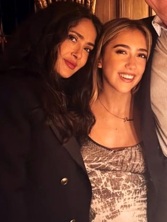 النجمة المكسيكية اللبنانية الأصل سلمى حايك تحتفل بأجواء ملكية مع ابنتها فالنتينا بعيد ميلادها الـ18 صورة رقم 4 النجمة المكسيكية اللبنانية الأصل سلمى حايك تحتفل بأجواء ملكية مع ابنتها فالنتينا بعيد ميلادها الـ18 صورة رقم 4