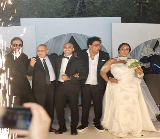 محمد منير يحتفل بعقد قران وزفاف ابنة شقيقته (صور) صورة رقم 2 محمد منير يحتفل بعقد قران وزفاف ابنة شقيقته (صور) صورة رقم 2