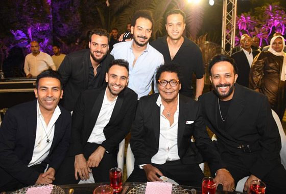 محمد منير يحتفل بعقد قران وزفاف ابنة شقيقته (صور) صورة رقم 7 محمد منير يحتفل بعقد قران وزفاف ابنة شقيقته (صور) صورة رقم 7