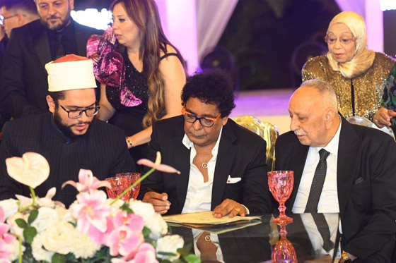 محمد منير يحتفل بعقد قران وزفاف ابنة شقيقته (صور) صورة رقم 8 محمد منير يحتفل بعقد قران وزفاف ابنة شقيقته (صور) صورة رقم 8