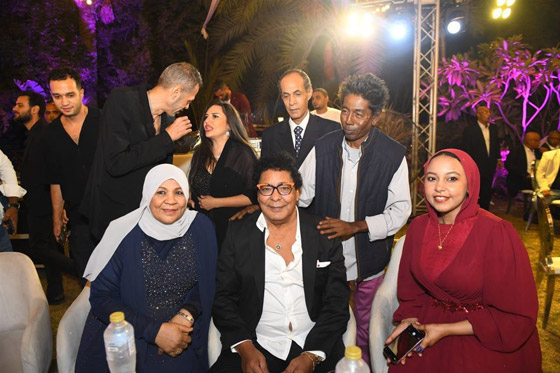 محمد منير يحتفل بعقد قران وزفاف ابنة شقيقته (صور) صورة رقم 9 محمد منير يحتفل بعقد قران وزفاف ابنة شقيقته (صور) صورة رقم 9