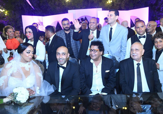 محمد منير يحتفل بعقد قران وزفاف ابنة شقيقته (صور) صورة رقم 10 محمد منير يحتفل بعقد قران وزفاف ابنة شقيقته (صور) صورة رقم 10