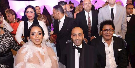 محمد منير يحتفل بعقد قران وزفاف ابنة شقيقته (صور) صورة رقم 12 محمد منير يحتفل بعقد قران وزفاف ابنة شقيقته (صور) صورة رقم 12