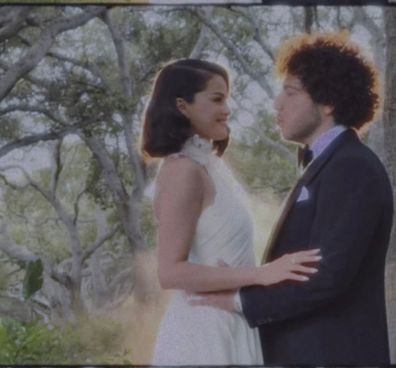 أبرز لحظات حفل زفاف سيلينا غوميز: رافقها جدّها وكلمة من تايلور سويفت صورة رقم 6 أبرز لحظات حفل زفاف سيلينا غوميز: رافقها جدّها وكلمة من تايلور سويفت صورة رقم 6