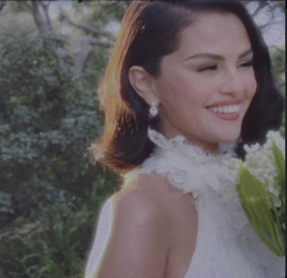 أبرز لحظات حفل زفاف سيلينا غوميز: رافقها جدّها وكلمة من تايلور سويفت صورة رقم 9 أبرز لحظات حفل زفاف سيلينا غوميز: رافقها جدّها وكلمة من تايلور سويفت صورة رقم 9