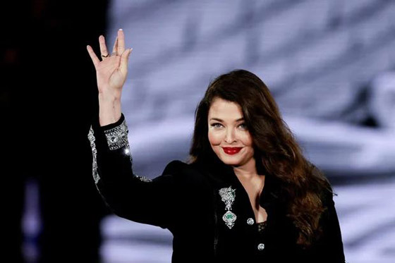 من ياسمين صبري إلى آيشواريا راي إلى كيندال جينر.. إطلالات النجمات بعرض لوريال باريس صورة رقم 7 من ياسمين صبري إلى آيشواريا راي إلى كيندال جينر.. إطلالات النجمات بعرض لوريال باريس صورة رقم 7