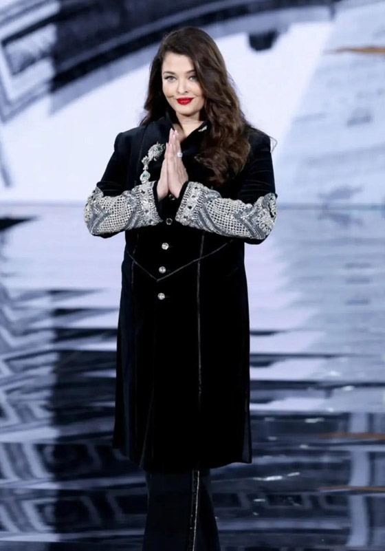 من ياسمين صبري إلى آيشواريا راي إلى كيندال جينر.. إطلالات النجمات بعرض لوريال باريس صورة رقم 3 من ياسمين صبري إلى آيشواريا راي إلى كيندال جينر.. إطلالات النجمات بعرض لوريال باريس صورة رقم 3