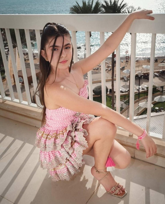 كيف ردّت جيني إسبر على انتقادات طالت ابنتها بسبب صورها؟ وما دخل باكستان وأفغانستان؟ صورة رقم 4 كيف ردّت جيني إسبر على انتقادات طالت ابنتها بسبب صورها؟ وما دخل باكستان وأفغانستان؟ صورة رقم 4