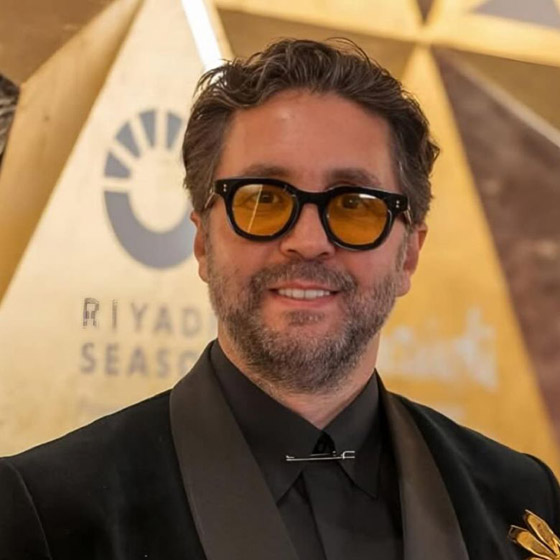 فتاة مصابة بالسرطان تًُفاجَأ بزيارة من الفنان المصري هشام ماجد.. كيف كان رد فعلها؟  صورة رقم 2 فتاة مصابة بالسرطان تًُفاجَأ بزيارة من الفنان المصري هشام ماجد.. كيف كان رد فعلها؟  صورة رقم 2