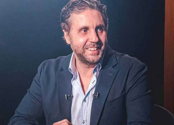 فتاة مصابة بالسرطان تًُفاجَأ بزيارة من الفنان المصري هشام ماجد.. كيف كان رد فعلها؟  صورة رقم 4 فتاة مصابة بالسرطان تًُفاجَأ بزيارة من الفنان المصري هشام ماجد.. كيف كان رد فعلها؟  صورة رقم 4