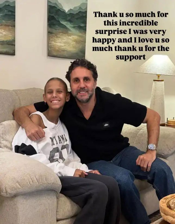 فتاة مصابة بالسرطان تًُفاجَأ بزيارة من الفنان المصري هشام ماجد.. كيف كان رد فعلها؟  صورة رقم 1 فتاة مصابة بالسرطان تًُفاجَأ بزيارة من الفنان المصري هشام ماجد.. كيف كان رد فعلها؟  صورة رقم 1