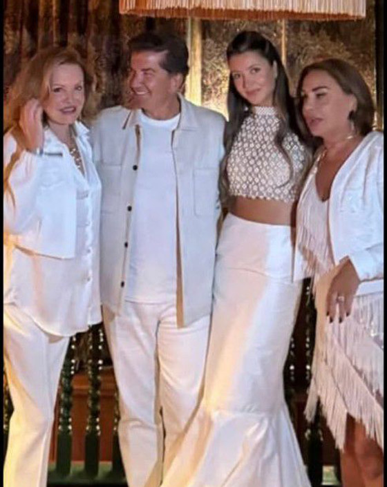 وليد توفيق يغني لإبنته من جورجينا رزق ليلة زفافها في إسبانيا.. لن تصدقوا كم تشبه والدتها ملكة جمال الكون! صورة رقم 1 وليد توفيق يغني لإبنته من جورجينا رزق ليلة زفافها في إسبانيا.. لن تصدقوا كم تشبه والدتها ملكة جمال الكون! صورة رقم 1