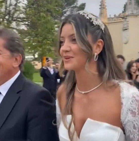 وليد توفيق يغني لإبنته من جورجينا رزق ليلة زفافها في إسبانيا.. لن تصدقوا كم تشبه والدتها ملكة جمال الكون! صورة رقم 3 وليد توفيق يغني لإبنته من جورجينا رزق ليلة زفافها في إسبانيا.. لن تصدقوا كم تشبه والدتها ملكة جمال الكون! صورة رقم 3