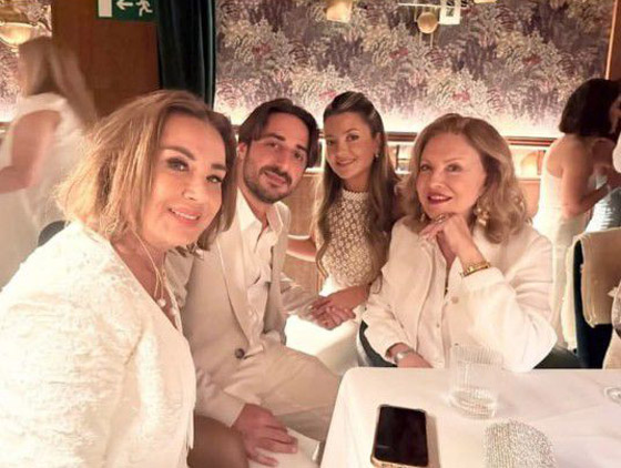 وليد توفيق يغني لإبنته من جورجينا رزق ليلة زفافها في إسبانيا.. لن تصدقوا كم تشبه والدتها ملكة جمال الكون! صورة رقم 4 وليد توفيق يغني لإبنته من جورجينا رزق ليلة زفافها في إسبانيا.. لن تصدقوا كم تشبه والدتها ملكة جمال الكون! صورة رقم 4