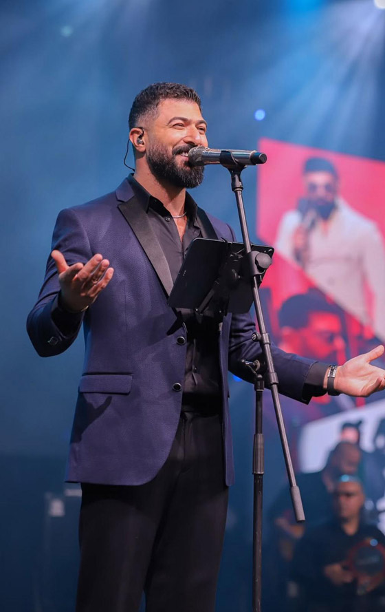 سيف نبيل يطمئن الجمهور بعد احتراق وجهه على المسرح صورة رقم 8