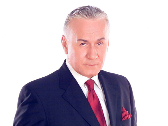  8 مشاهير بدأوا حياتهم كأطباء منهم كريم فهمي (دكتور أسنان)، عزت أبو عوف (نساء وتوليد) وباسم يوسف صورة رقم 11