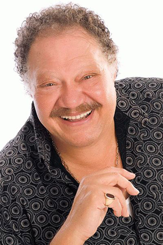  8 مشاهير بدأوا حياتهم كأطباء منهم كريم فهمي (دكتور أسنان)، عزت أبو عوف (نساء وتوليد) وباسم يوسف صورة رقم 2