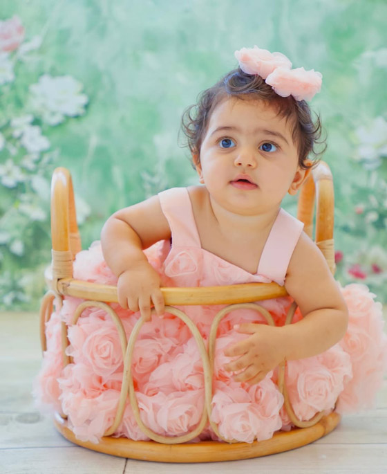 زياد برجي يحتفل بأول عيد ميلاد لطفلته (سما).. صور دافئة ورسالة مؤثّرة صورة رقم 1