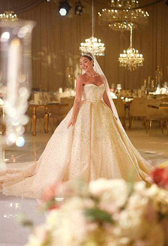  هيا كرزون شقيقة ديانا كرزون بإطلالة ملكية في حفل زفافها على رجل الأعمال عمر الكيكي صورة رقم 7