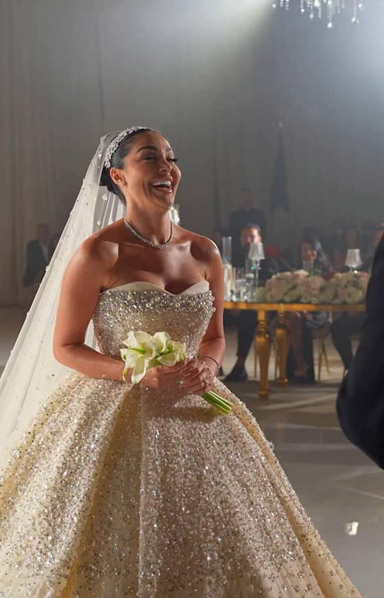  هيا كرزون شقيقة ديانا كرزون بإطلالة ملكية في حفل زفافها على رجل الأعمال عمر الكيكي صورة رقم 5