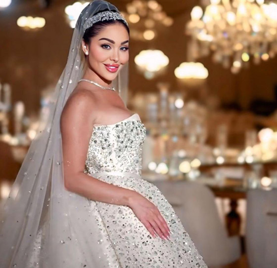  هيا كرزون شقيقة ديانا كرزون بإطلالة ملكية في حفل زفافها على رجل الأعمال عمر الكيكي صورة رقم 1